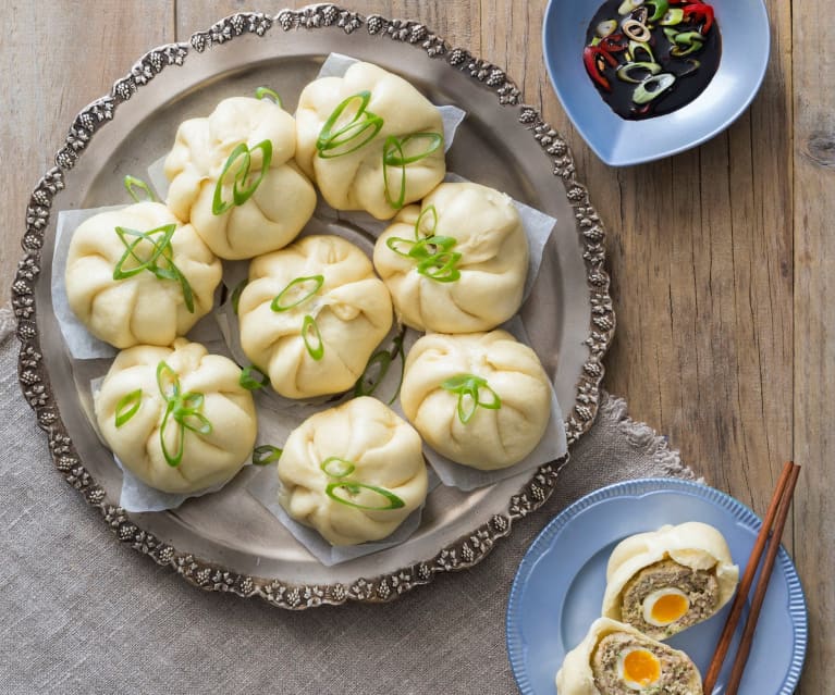Banh bao (steamed buns)
