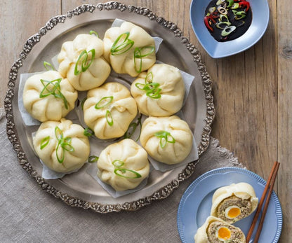 Banh bao (steamed buns)